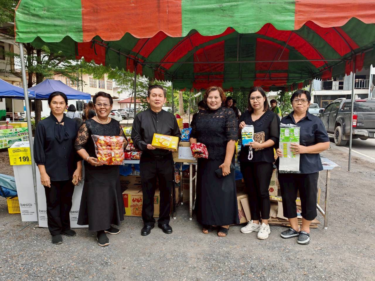 🔷สพอ.บางบาล🔷 นำทัพคาราวานสินค้า ลดแรง ราคาประหยัด จากธงฟ้า มาร่วมจำหน่ายกับโครงการตลาดนัดคนไทยยิ้มได้ 